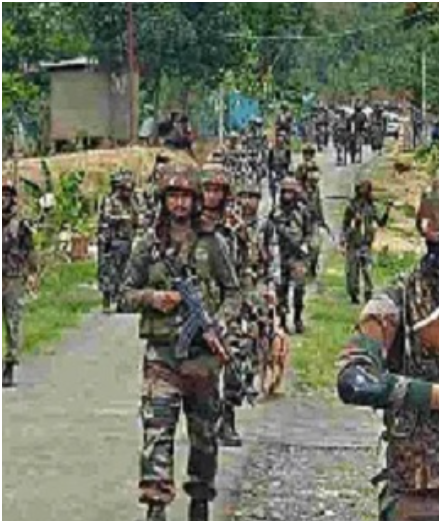 पुलिसकर्मियों से हथियार छीनने का प्रयास