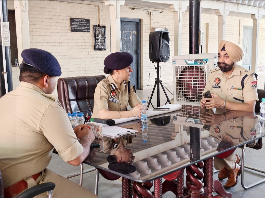 ਕਮਿਸ਼ਨਰੇਟ ਜਲੰਧਰ ਪੁਲਿਸ ਵੱਲੋਂ ਪੁਲਿਸ ਲਾਈਨ ਵਿਖੇ “ਜਿਲ੍ਹਾ ਪੱਧਰੀ ਸਮਾਧਾਨ ਕੈਂਪ” ਲਗਾ ਕੇ 300 ਦੇ ਕ੍ਰੀਬ ਸ਼ਿਕਾਇਤਾਂ ਦਾ ਮੌਕੇ ਤੇ ਕੀਤਾ ਗਿਆ ਨਿਪਟਾਰਾ