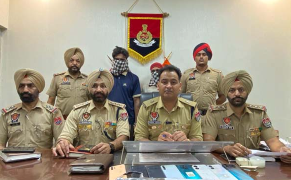 तेजधार हथियार व ऑटो सहित 2 शातिर लुटेरें काबू