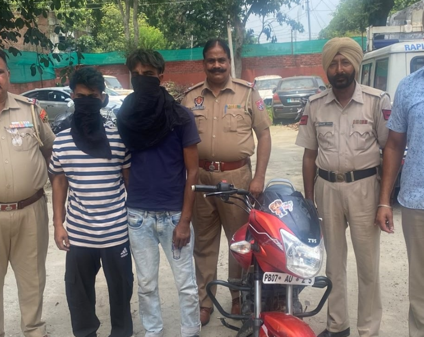 चोरी के मोटरसाइकिल सहित दो गिरफ्तार