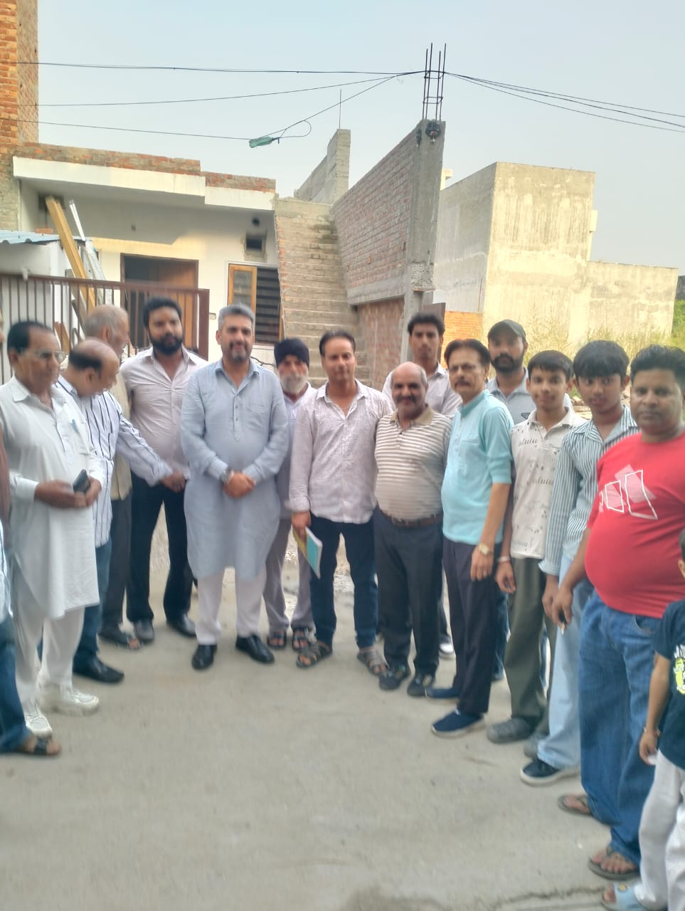 विधायक बावा हैनरी ने थ्री स्टार कॉलोनी निवासियों की समस्याएं सुनीं