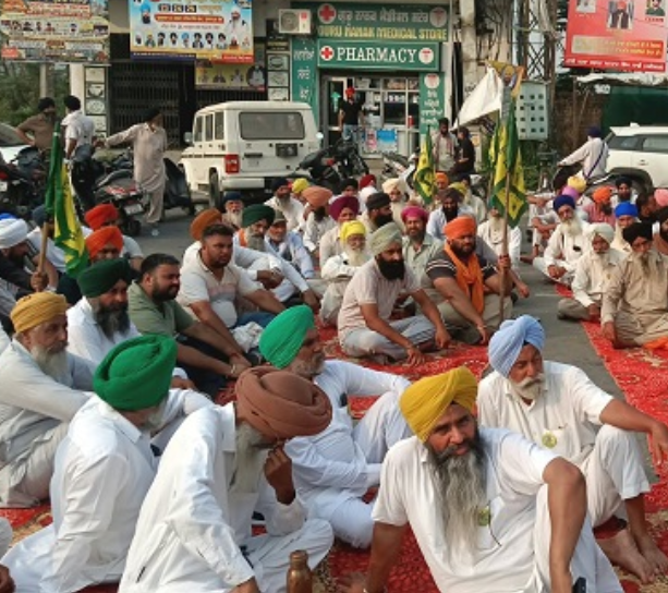किसानों ने नेशनल हाईवे किया जाम
